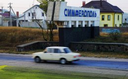 В Крыму участок дороги стал сине-желтым (ВИДЕО)