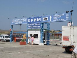 На въезде в Крым грузовики стоят в пробках по несколько дней