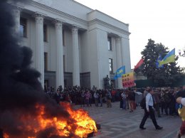 Три человека получили травмы сегодня под Верховной Радой