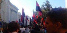 "Правый сектор" требует от Порошенко не подписывать закон об особом статусе Донбасса
