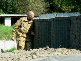 Во Львове начали выпускать мобильные блокпосты для АТО (ФОТО)