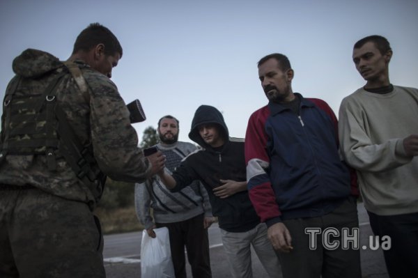 Украинские военные вышли из плена (ВИДЕО)