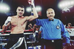 Украинский боксер Гвоздик одержал победу в третьем бою подряд