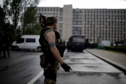 Террористы ДНР освободили 28 военных армии Украины, — Порошенко