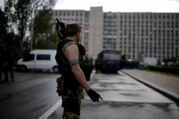 Террористы ДНР освободили 28 военных армии Украины, — Порошенко