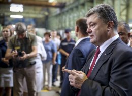 Порошенко подписал закон, который разрешает чиновникам собирать пожертвования для обеспечения армии