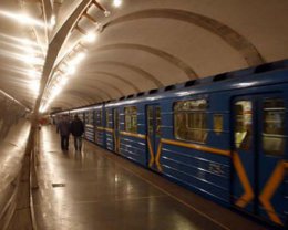 На станциях киевского метро будут находиться кинологи с собаками