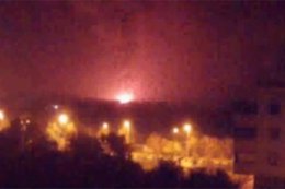 Ночью в Донецке горел аэропорт, где обороняются украинские солдаты (ВИДЕО)
