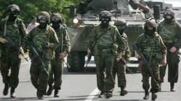 Россияне продолжают стягивать технику на границу Крыма с материковой Украиной