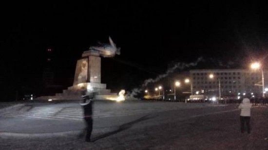В Харькове снесли памятник Ленину (ВИДЕО)