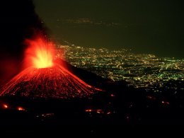 В Японии с вершины вулкана спустят тела нескольких десятков человек