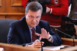 Януковича обвиняют в злоупотреблении служебным положением
