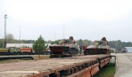 Два десятка новых боевых машин передали военным на уничтожение боевиков