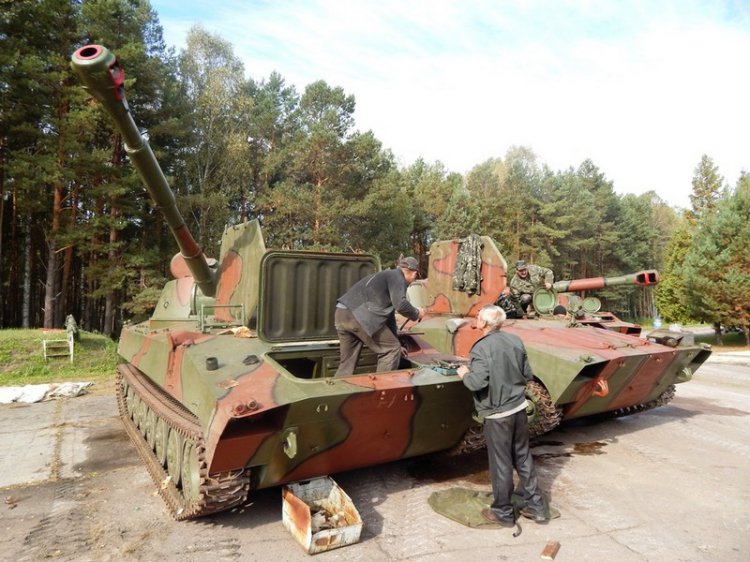 Два десятка новых боевых машин передали военным на уничтожение боевиков