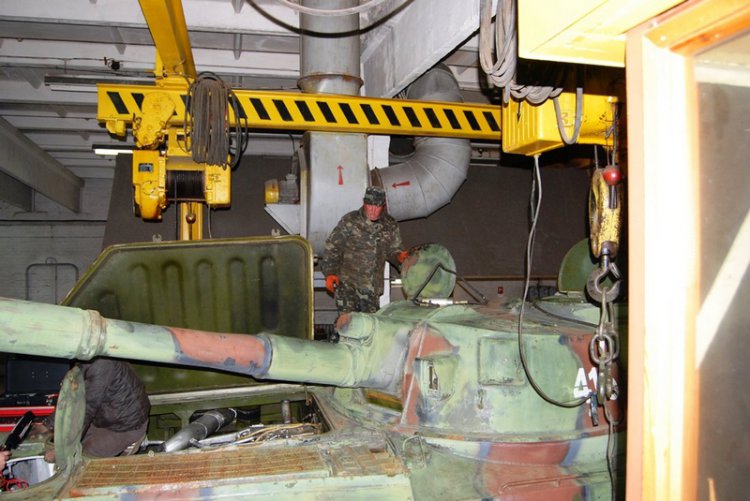 Два десятка новых боевых машин передали военным на уничтожение боевиков