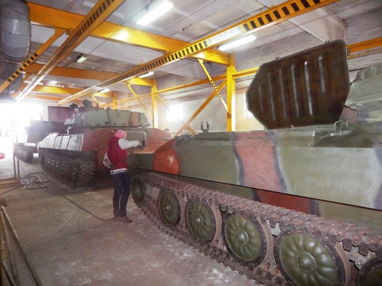 Два десятка новых боевых машин передали военным на уничтожение боевиков