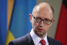 Яценюк советует беженцам из Донбасса искать работу