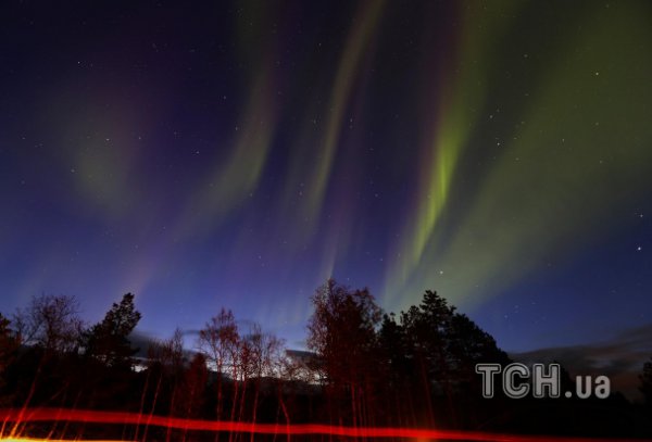 Северное сияние привлекает туристов в Местервик на севере Норвегии (ФОТО)