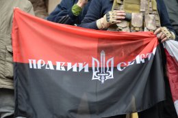 «Правый сектор» требует возле ЦВК зарегистрировать своих кандидатов на выборах (ВИДЕО)