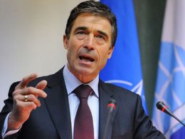 После открытия своего бизнеса, в сторону Расмуссена последовала волна критики