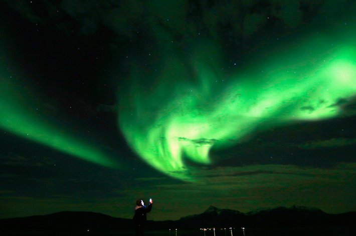Фотографу удалось запечатлеть северное сияние в Норвегии (ФОТО)