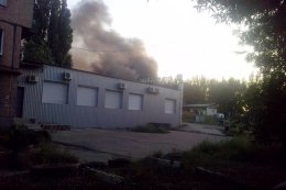 Донецк подвергается артиллерийскому обстрелу. Горят жилые дома