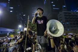 В Гонконге накаляется атмосфера, и учащаются столкновения митингующих