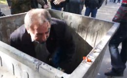В Николаеве депутата облсовета засунули в мусорный бак и облили зеленкой (ВИДЕО)