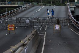 Революция в Гонконге отменяется. В центре города разбирают баррикады