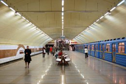 В Киевском метро задержали парня с целой сумкой патронов для автомата Калашникова