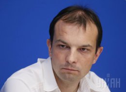 Соболев выступает за то, чтобы вместе с люстрацией проводились сокращения госслужащих