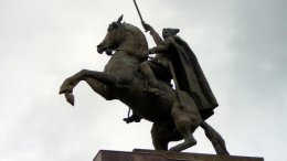 На Харьковщине снесли памятник легендарному комдиву Василию Чапаеву