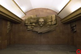 Художники придумали, как избавиться от бюста Ленина на станции метро "Театральная" (ФОТО)