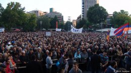 Митинг в Ереване по поводу отставки власти собрал до 25 тысяч человек