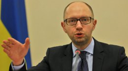 Яценюк считает, что модернизация старых БТРов выгоднее, чем покупка новых