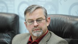 Олигархи вынуждены отбирать собственность друг у друга, - эксперт