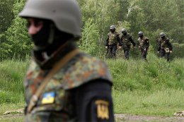 Больше трех сотен солдат двинулись на Банковую, требуя демобилизации