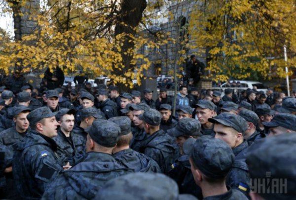 В Киеве продолжается протест нацгвардейцев-срочников (ФОТО)