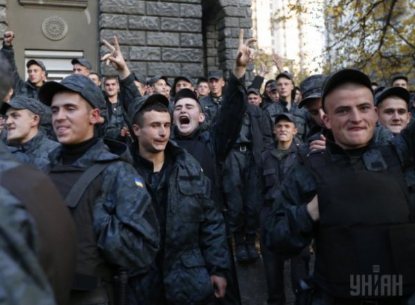 В Киеве продолжается протест нацгвардейцев-срочников (ФОТО)
