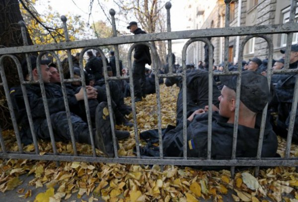 В Киеве продолжается протест нацгвардейцев-срочников (ФОТО)
