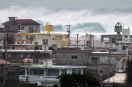 Из-за тайфуна в Японии проводят эвакуацию населения