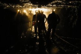 В результате артобстрела шахты Засядько 213 горняков оказались в подземной ловушке