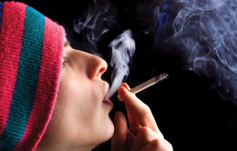 Кабмин запретил распространять курительные смеси