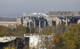 Сдержать террористов поможет отправка к аэропорту Донецка нескольких танков и сотни человек