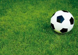 Вратарь получил красную карточку за хлопок по ягодицам игрока команды-соперника (ВИДЕО)