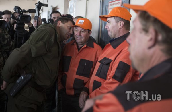 Вооруженный Захарченко агитирует голосовать за себя на фейковых "выборах" (ФОТО)