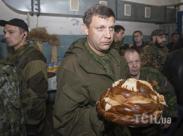 Вооруженный Захарченко агитирует голосовать за себя на фейковых "выборах" (ФОТО)