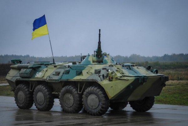 Арсений Яценюк посетил  самый мощный учебный военный центр в Украине (ФОТО)