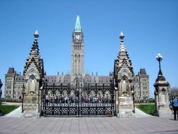 Возле канадского парламента произошла стрельба