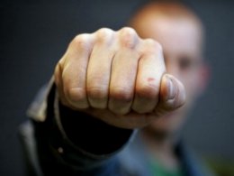На Харьковщине было совершено нападение на агитатора от "Народного фронта" (ВИДЕО)